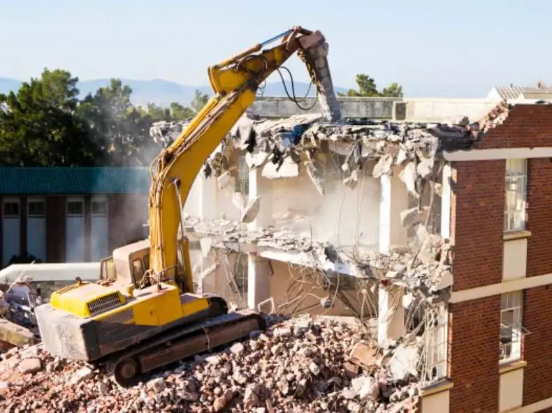 Câu hỏi thường gặp (FAQ) về phá dỡ công trình nhà và công trình nhà xưởng tại Hà Nội