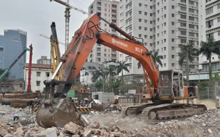 Tại sao cần phá dỡ công trình nhà và công trình nhà xưởng chuyên nghiệp tại Hà Nội?