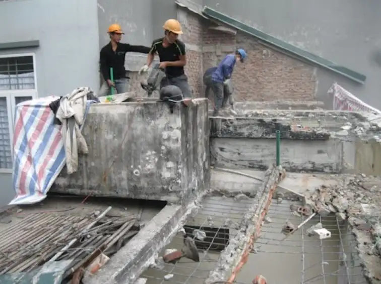 Thực trạng phá dỡ công trình nhà và công trình nhà xưởng tại Hà Nội hiện nay